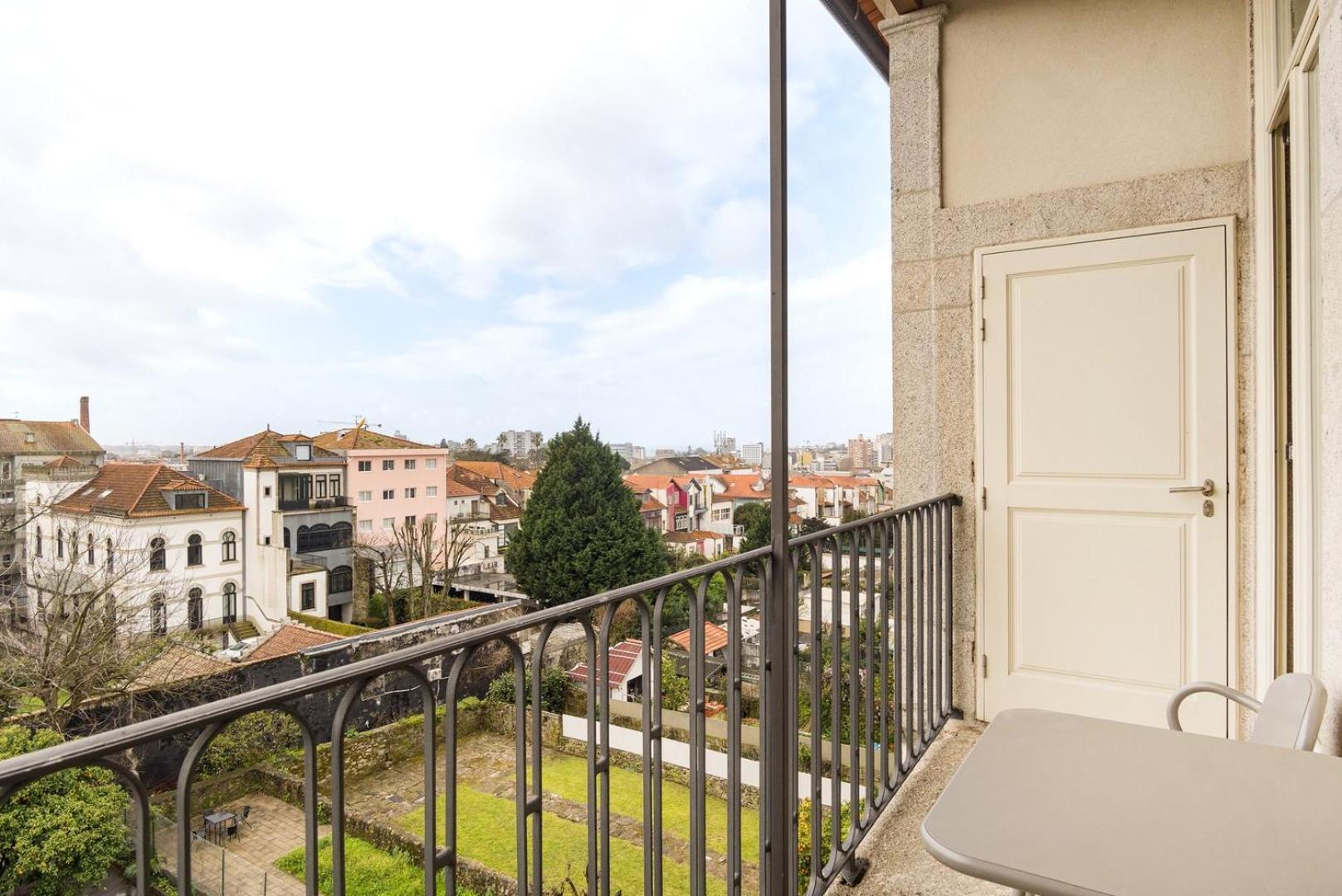 Guestready - Urban Oasis With Private Balcony Apartment Porto Ngoại thất bức ảnh